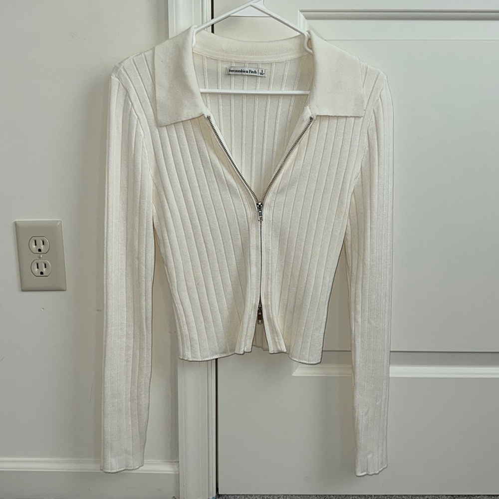Women’s Abercrombie zip up sweater small